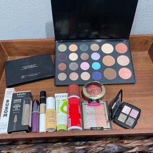 Makeup eyeshadow pallets & Anastasia Contour Pallet